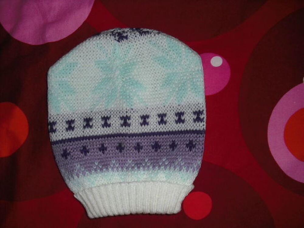 pull + bonnet b&eacute;b&eacute; 3 euros Vtements enfants