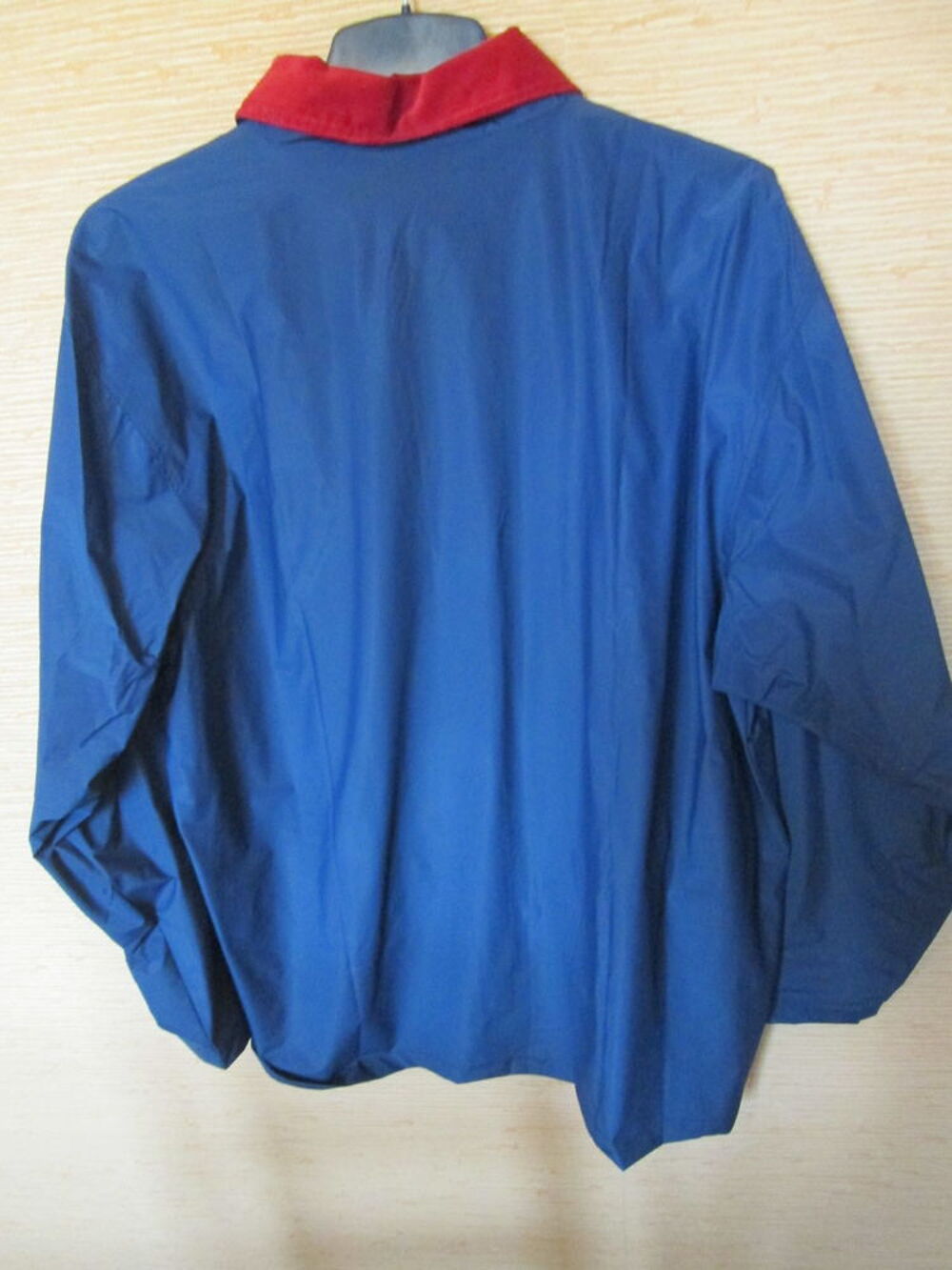 Manteau imperm&eacute;able bleu marine col rouge neuf Vtements
