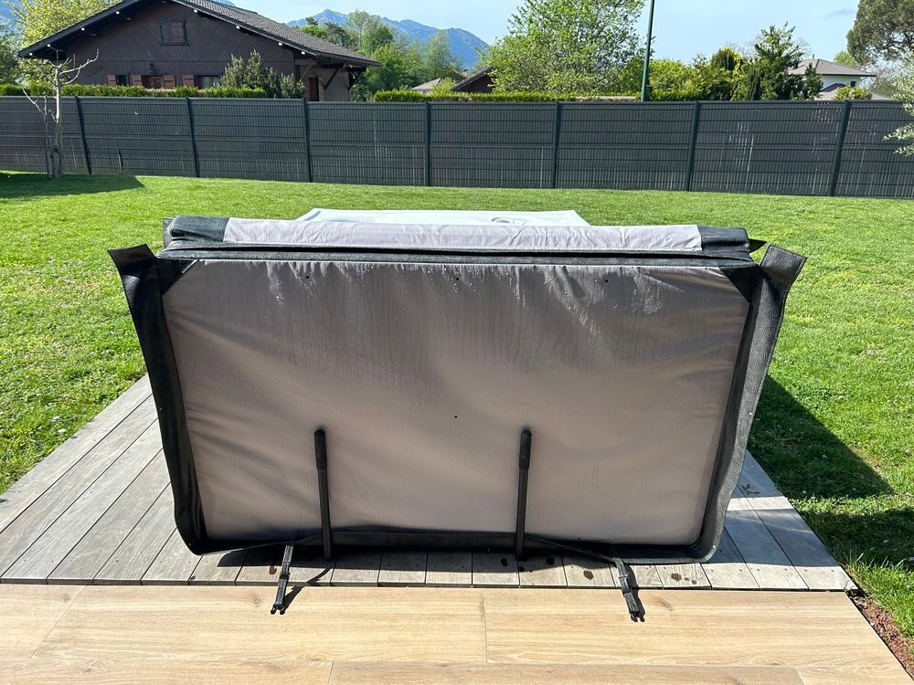 SPA JACUZZI neuf 2 places allong&eacute;es Jardin