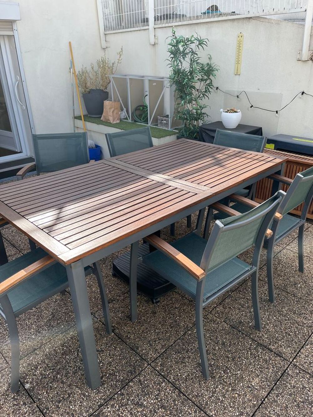 Table de jardin et 6 fauteuils 
Jardin
