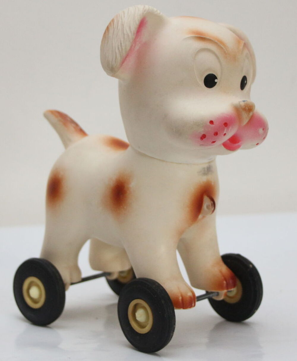 Chien Bulldog &agrave; tra&icirc;ner pouet Delacoste Jeux / jouets