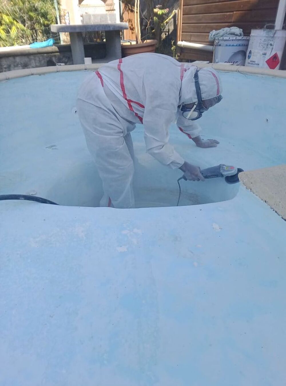 sur la r&eacute;sine polyester d'&eacute;tanch&eacute;it&eacute; pour piscine Jardin