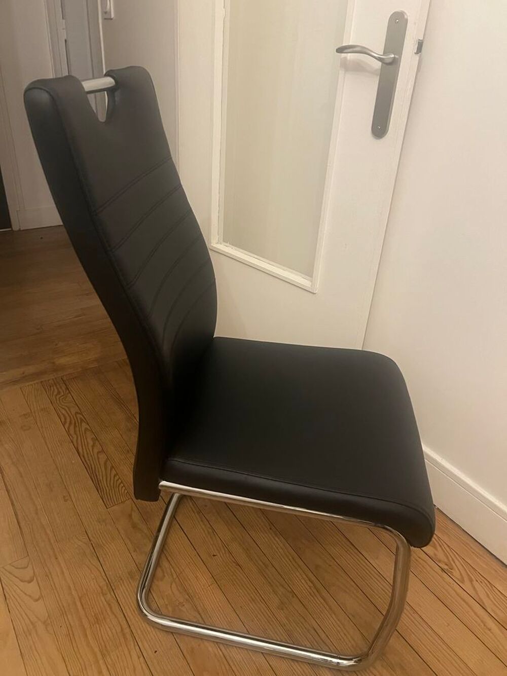 Table en verre avec 4 chaises Meubles