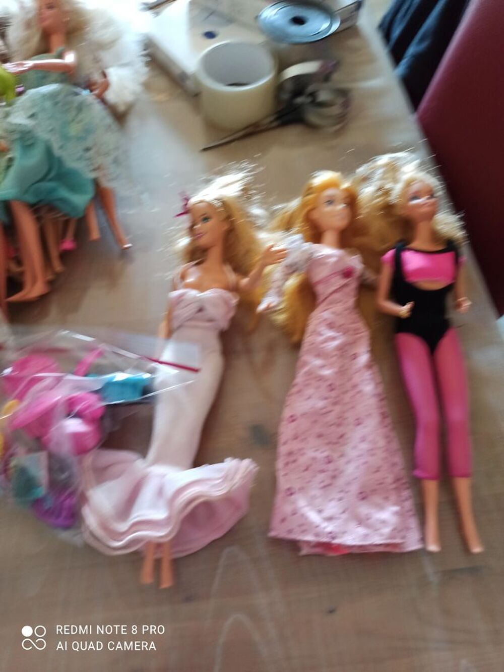 Plusieurs barbies habill&eacute;s 5euros l'une Jeux / jouets