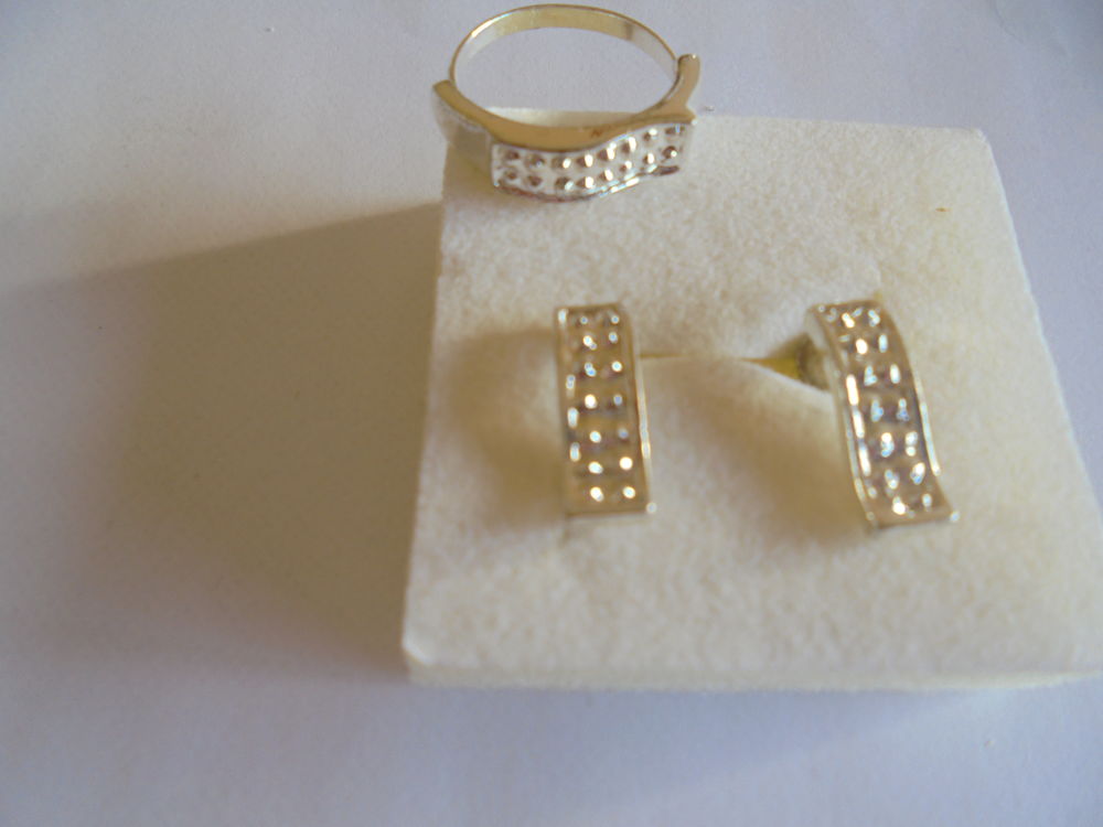 Bague + boucles oreilles (28b) Bijoux et montres