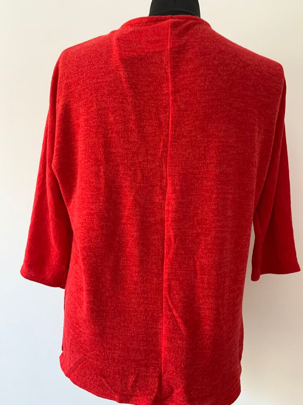 Jolie pull-over &agrave; p?tits clous m&eacute;talliques brillants taille 46/48 Vêtements