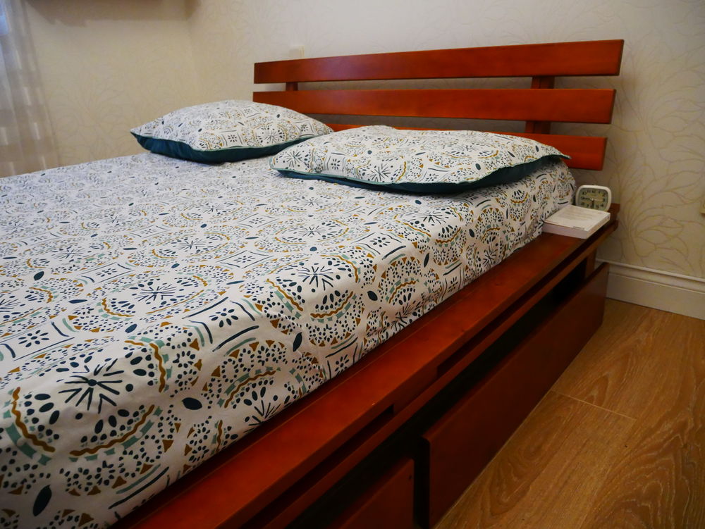 lit moderne 140 x 200 avec tiroirs en dessous et sommier Meubles