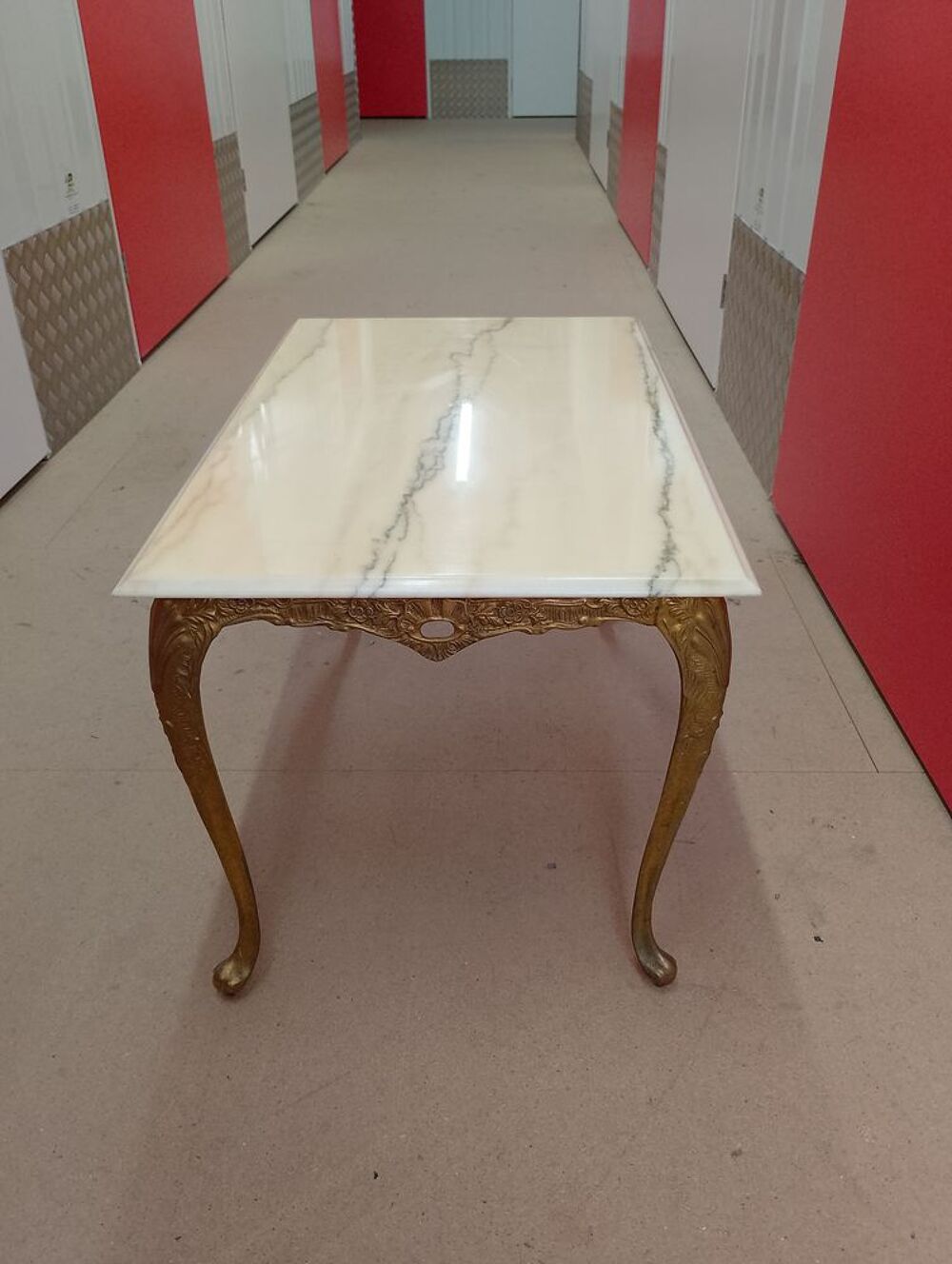 TABLE BASSE, M2TAL DORE ET MARBRE Meubles