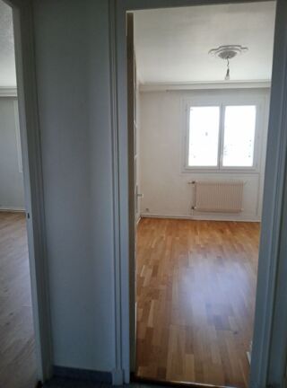  Appartement à louer 5 pièces 65 m²