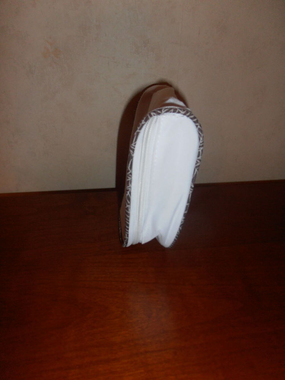 Trousse de toilette blanche (79) Maroquinerie