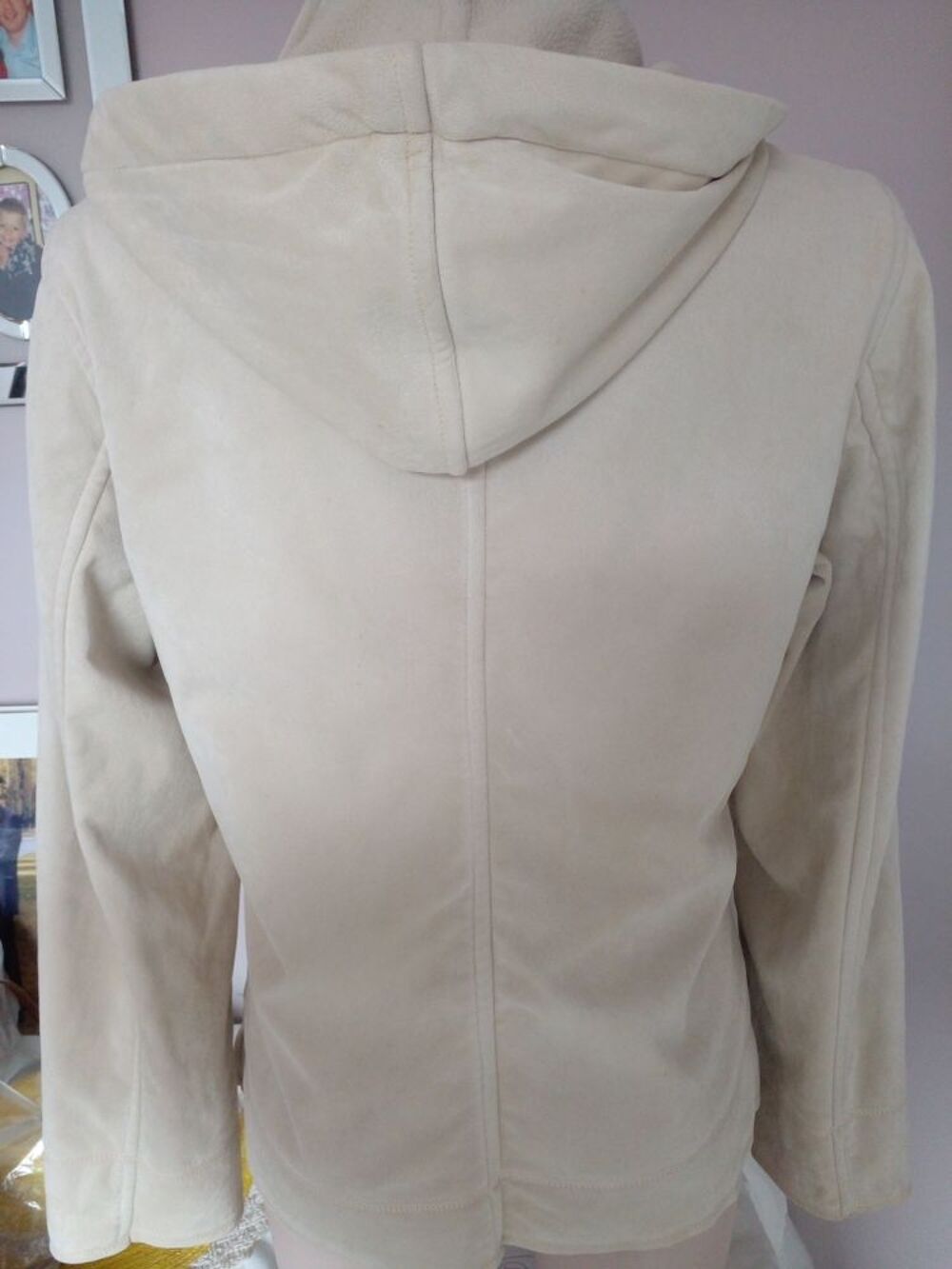 Tr&egrave;s jolie sweat &agrave; capuche d&eacute;tachable Vêtements