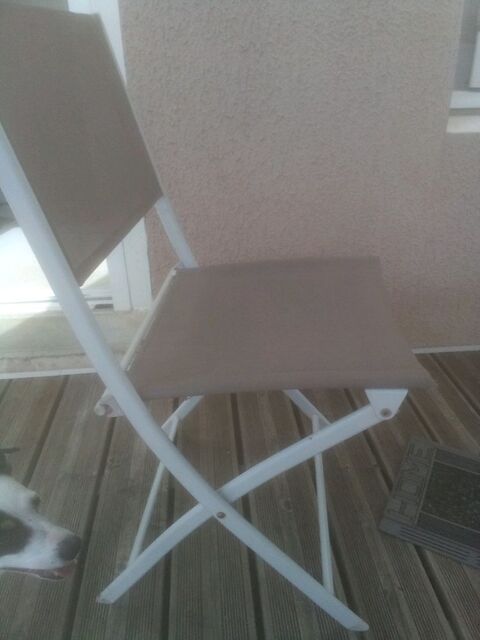 4 CHAISES PLIABLES ROBUSTES Rives (38)