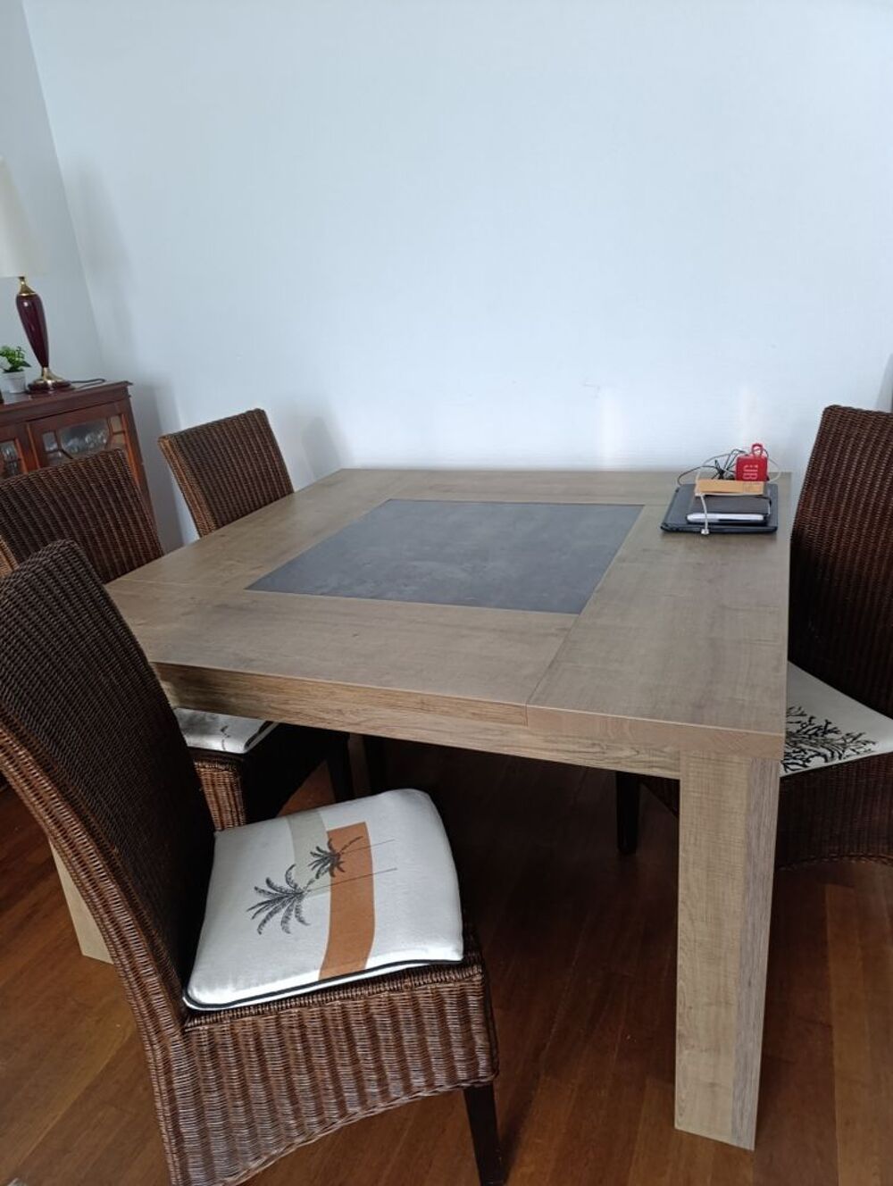 TABLE CARRE PARFAIT ETAT Meubles