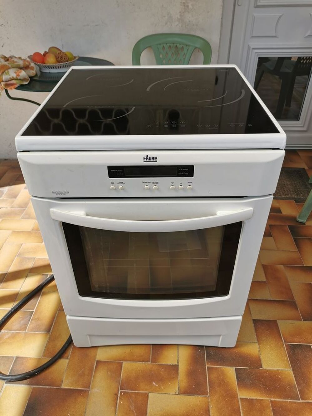 Vend gazini&egrave;re &eacute;lectrique avec plaque de cuisson induction 
Electroménager