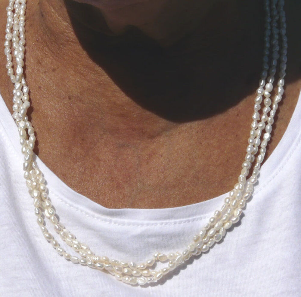 Grand Collier en petites Perles couleur &eacute;crue de r&eacute;sine Vint Bijoux et montres