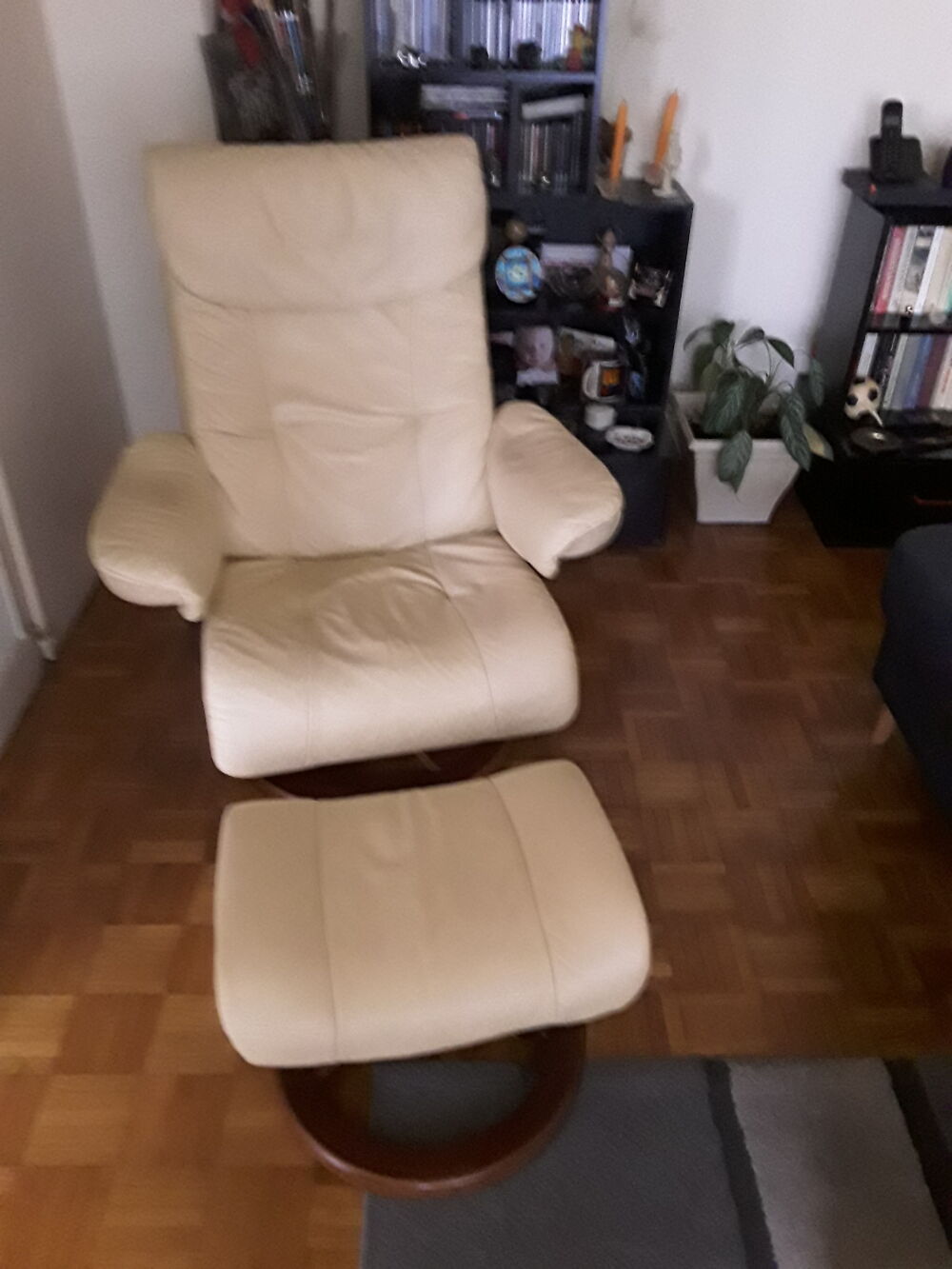 Fauteuil Stressless avec repose pied et t&eacute;tiaire Meubles