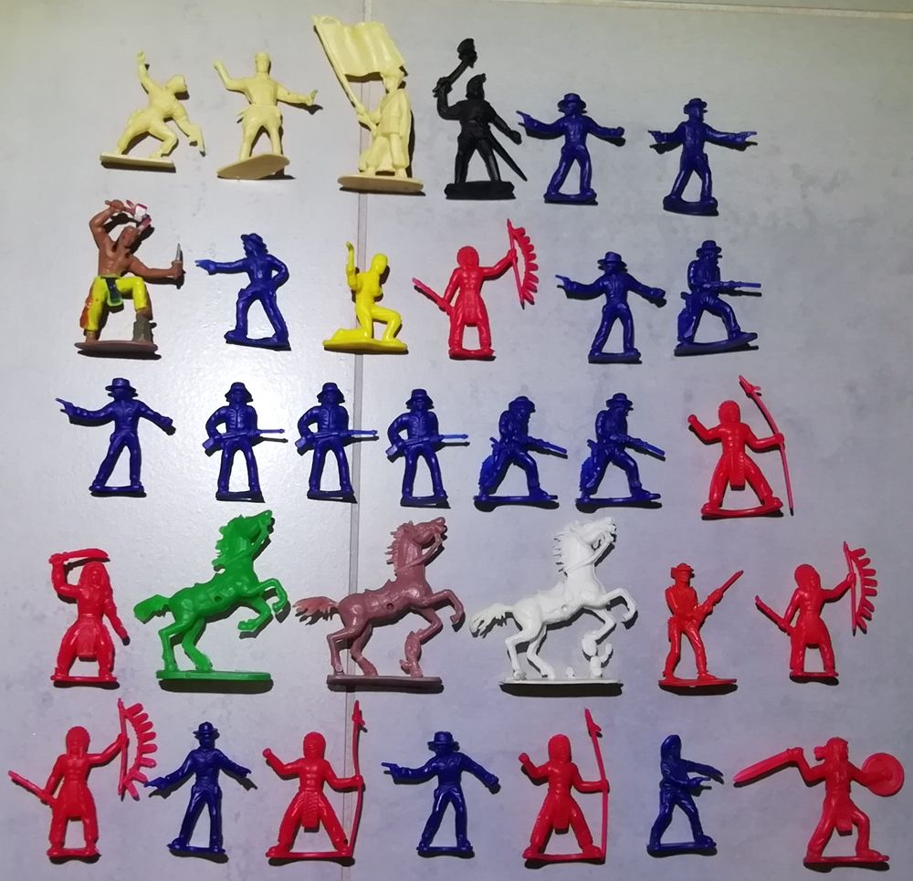 Lot de 32 figurines Jeux / jouets