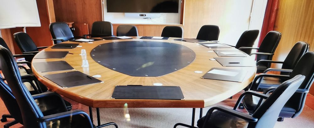 Table de r&eacute;union/conf&eacute;rence Meubles