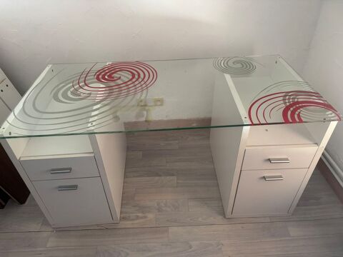 Bureau avec plateau en verre Mantenay-Montlin (01)
