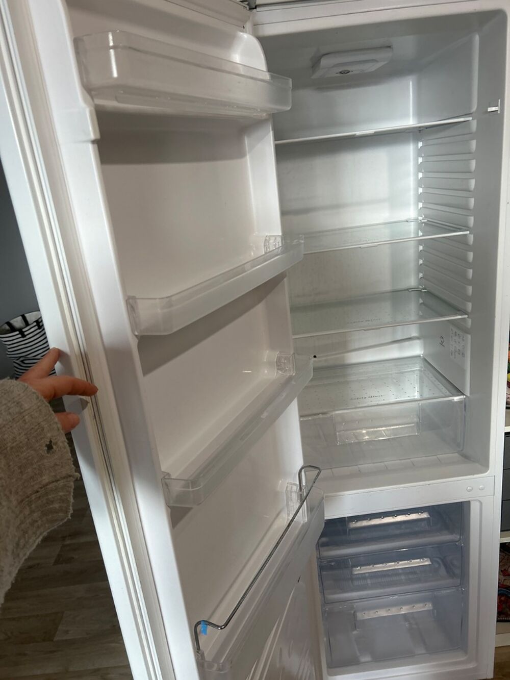 R&eacute;frig&eacute;rateur blanc Electrom�nager