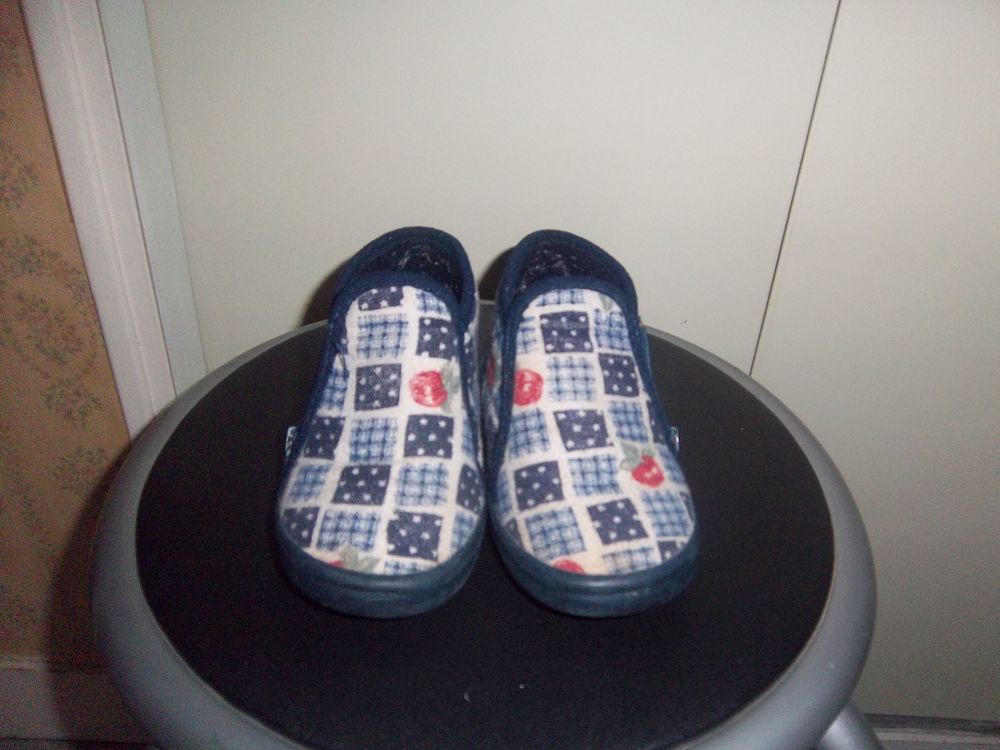 Chaussons bleus 24 Chaussures enfants