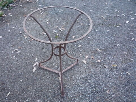 Structure de table fer forg�,jardin/terrasse 45 Castres (81)