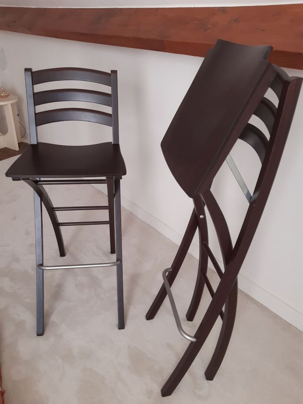 2 chaises de bar couleur wengu&eacute; pliable en bois et m&eacute;tal Meubles