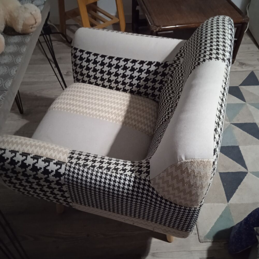Fauteuil ikea structure bois tons beige marron accoudoirs Meubles