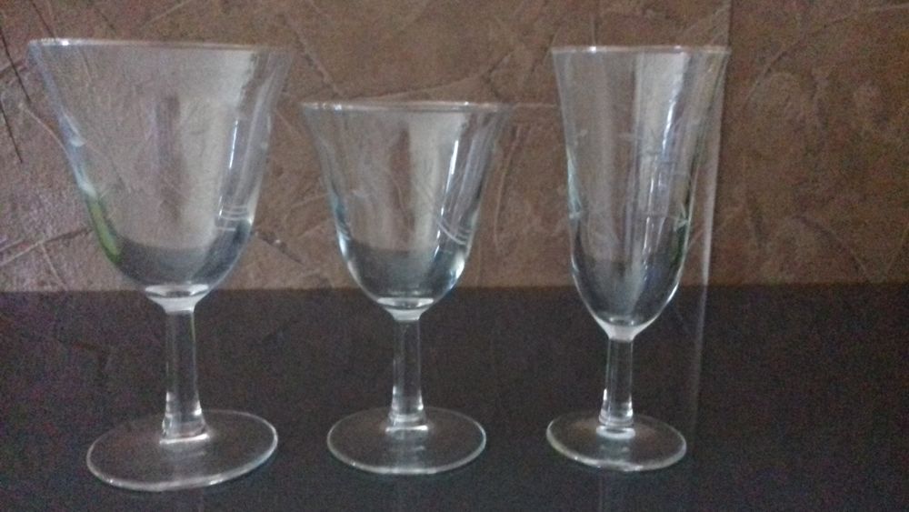 Verres anciens grav&eacute;s Cuisine