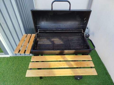 Barbecue à charbon de bois. Marque MARK ADLER.
40 Marsilly (17)