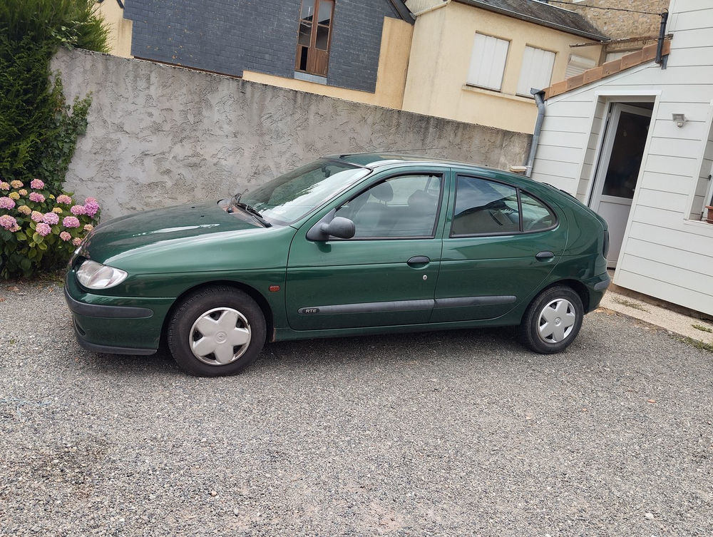 Laguna 1.8i A&iuml;da 1997 occasion 72130 Fresnay-sur-Sarthe