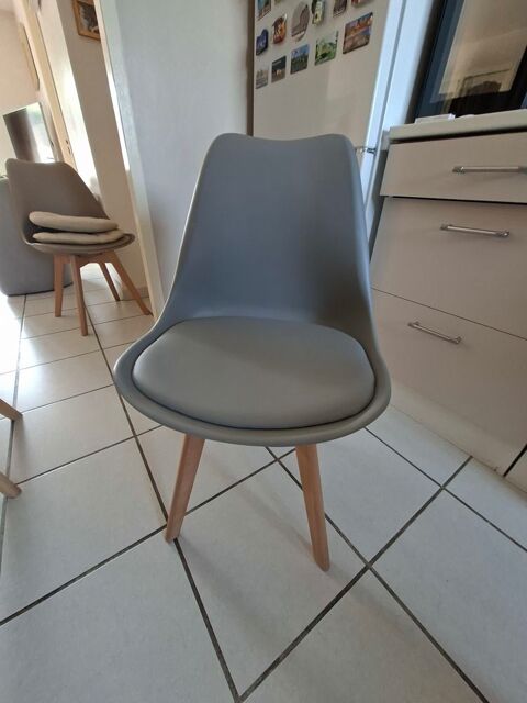 chaises de cuisine lot de  4 Bouvesse-Quirieu (38)