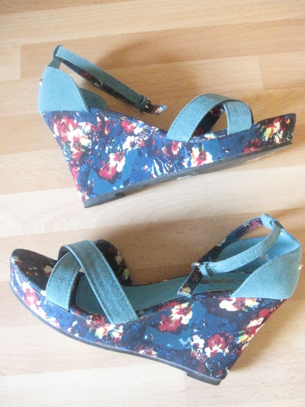 Sandales compens&eacute;es bleues &agrave; fleurs pointure 40 Chaussures