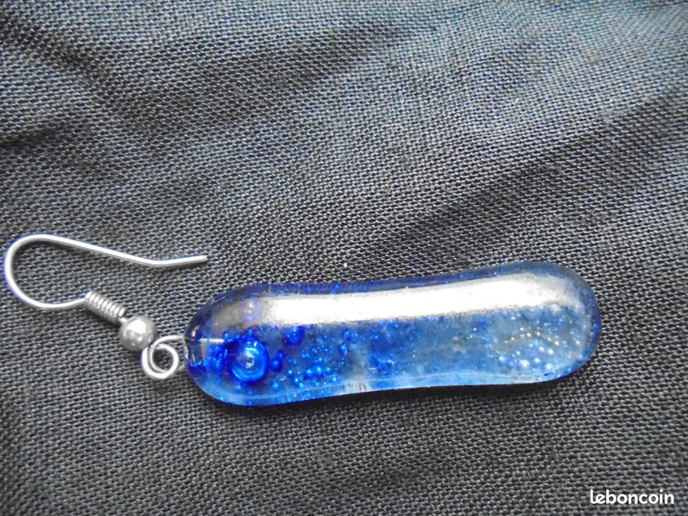 Boucles d'oreille en verre bleue Bijoux et montres