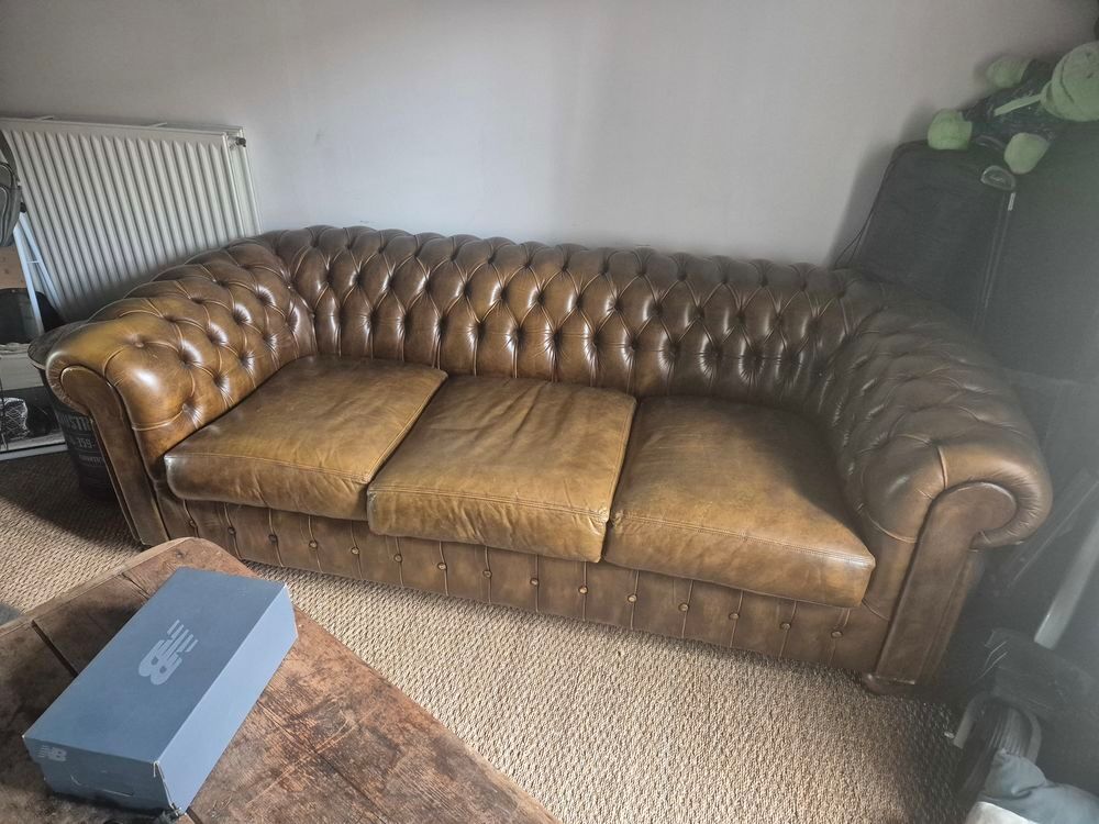 Canap&eacute; chesterfield plus fauteuil Meubles