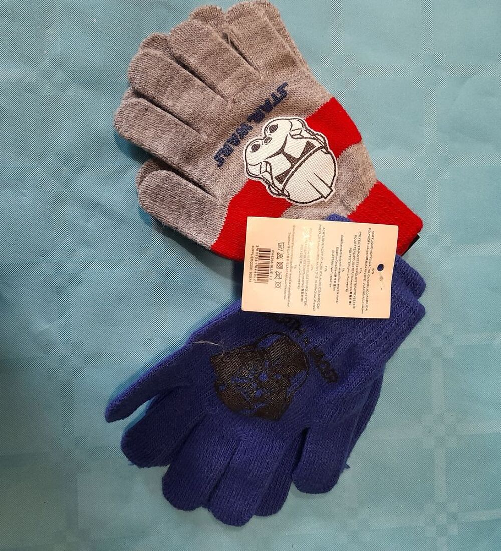 2 PAIRES DE GANTS Star Wars
Vêtements enfants