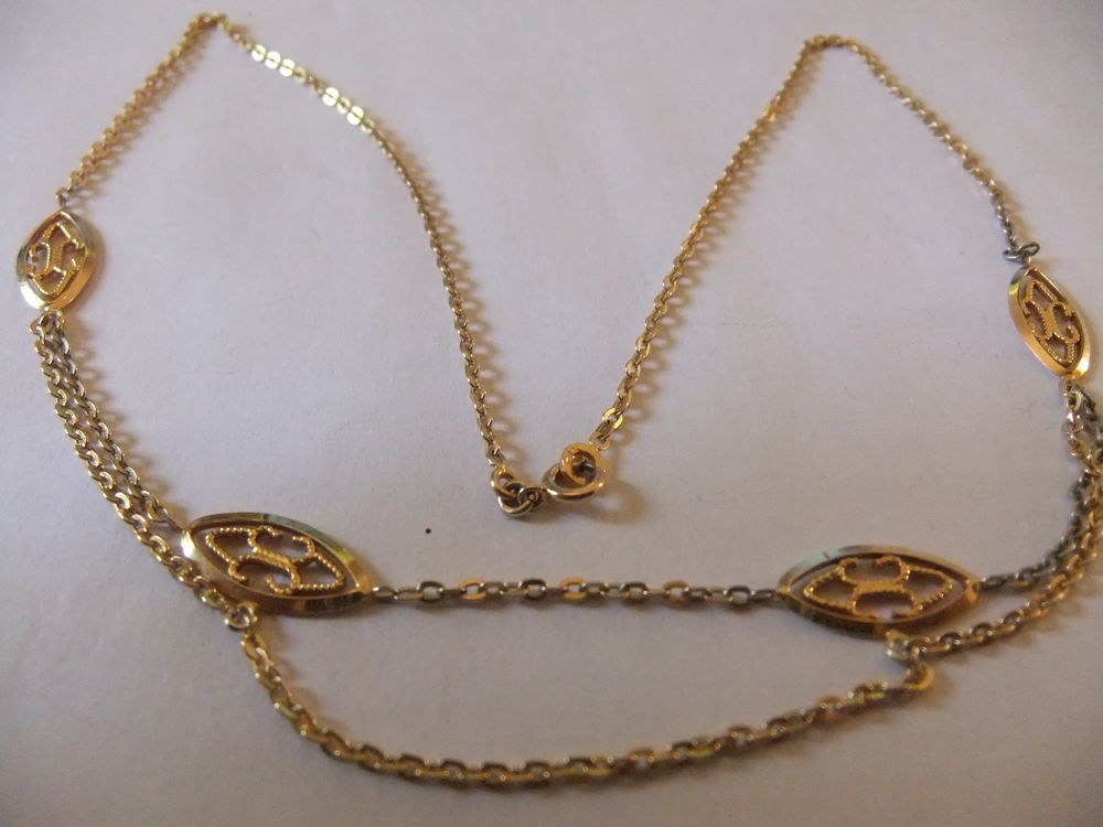 Collier plaqu&eacute; or
Bijoux et montres