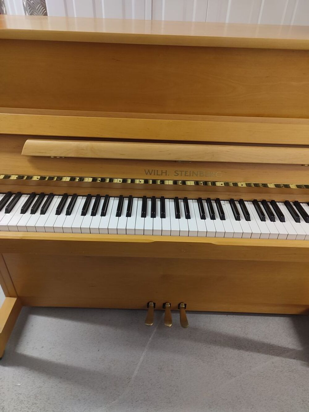 Piano droit , en pin Wilh. Steinberg Signature 117
Instruments de musique