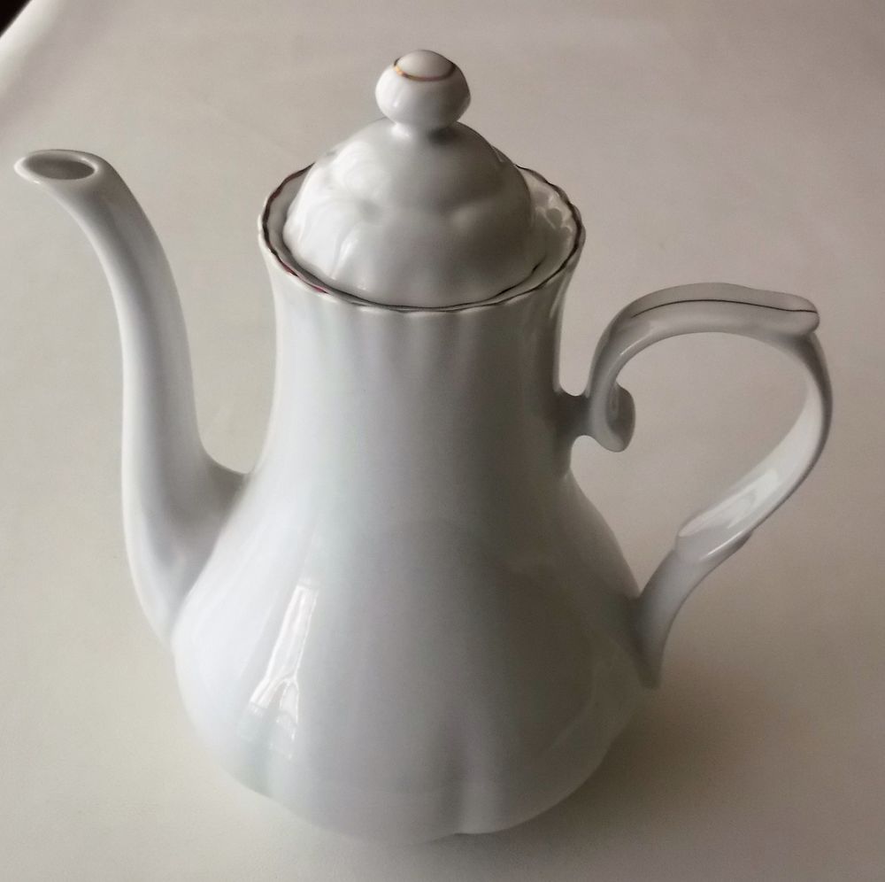 Cafeti&egrave;re blanche en porcelaine v&eacute;ritable Cuisine
