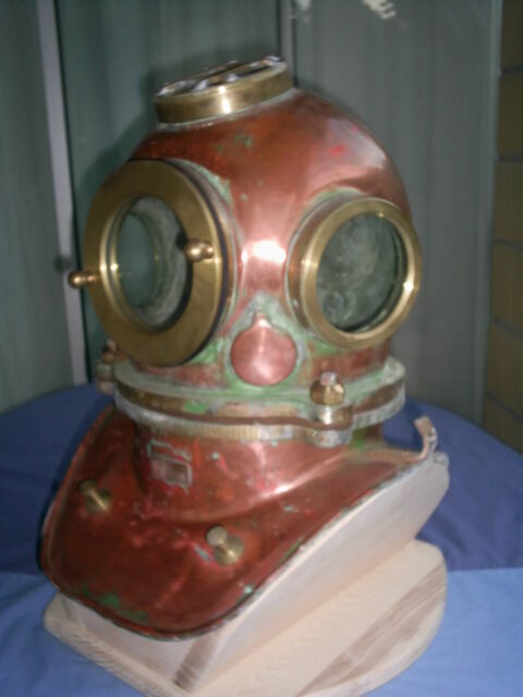 Antiquit� de marine, casque et mat�riel de scaphandrier 0 Cuers (83)