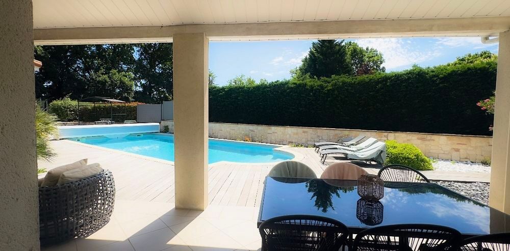 Vente Villa Villa de 224m² - 5 chambres - avec piscine sur terrain clos Bias