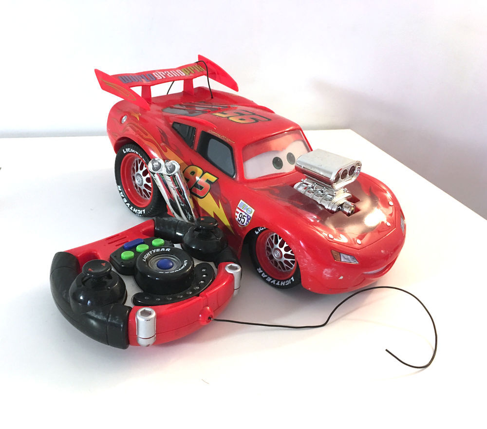CARS - Rc Rouge Flash McQueen - Voiture Radiocommand&eacute;e Jeux / jouets