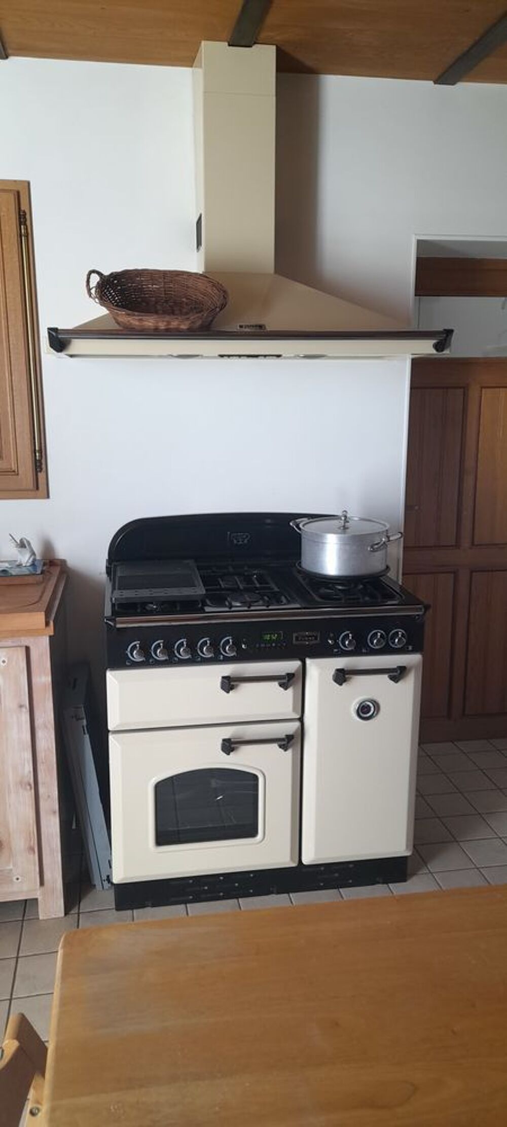 cuisine am&eacute;nag&eacute;e en orme massif Meubles