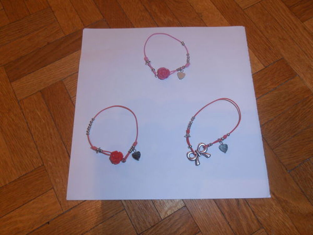 3 bracelets (28b) Bijoux et montres