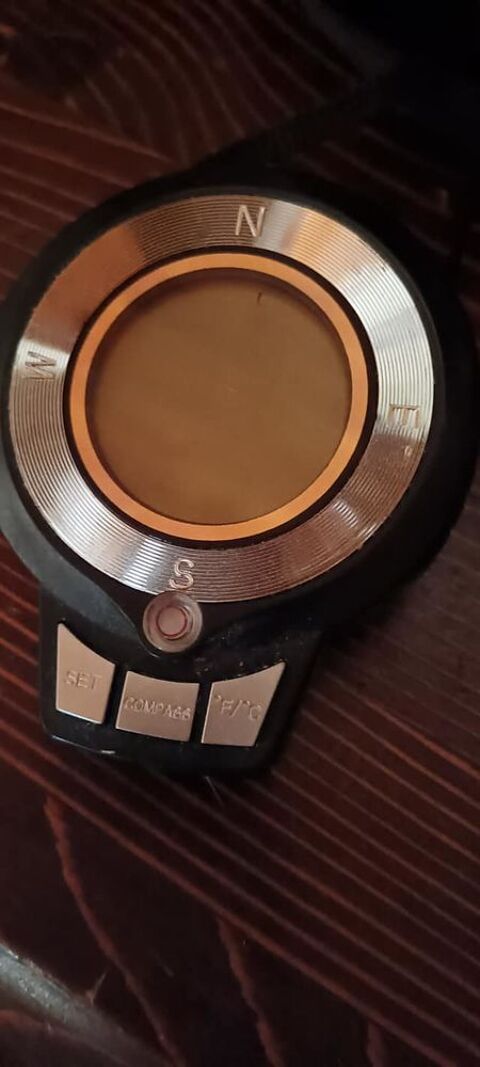 boussole numerique a pile  dans sa pochette 7 Montregard (43)