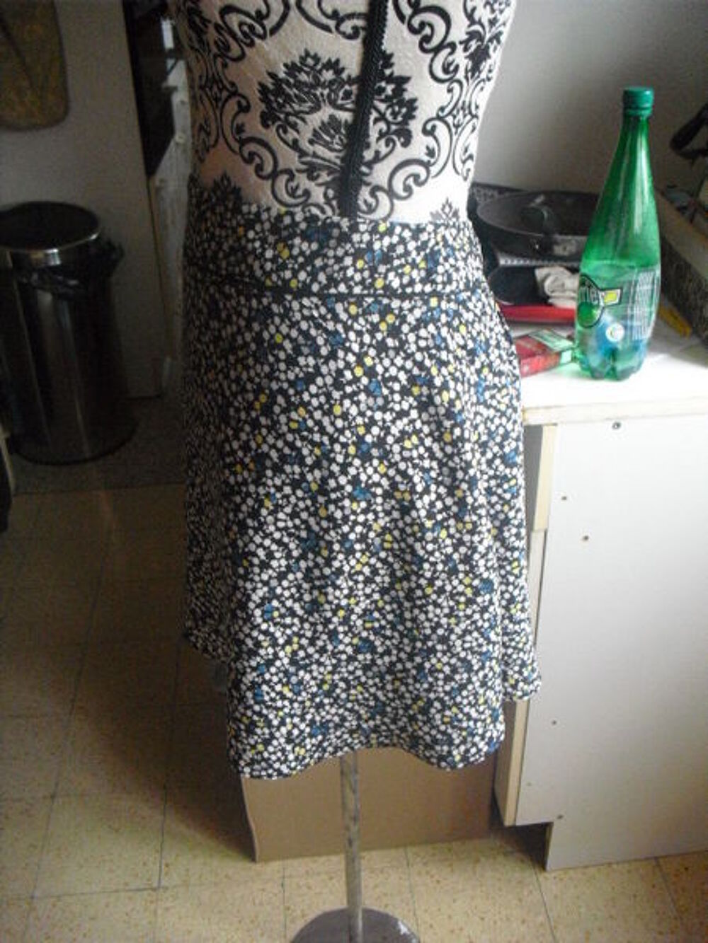 jupe patineuse NEUVE CAMAIEU motifs florale taille 36 Vêtements