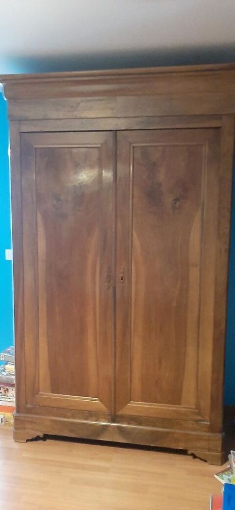 ARMOIRE NORMANDE EN MEURISIER
Deux étagères et une penderie Villeneuve-la-Guyard (89)