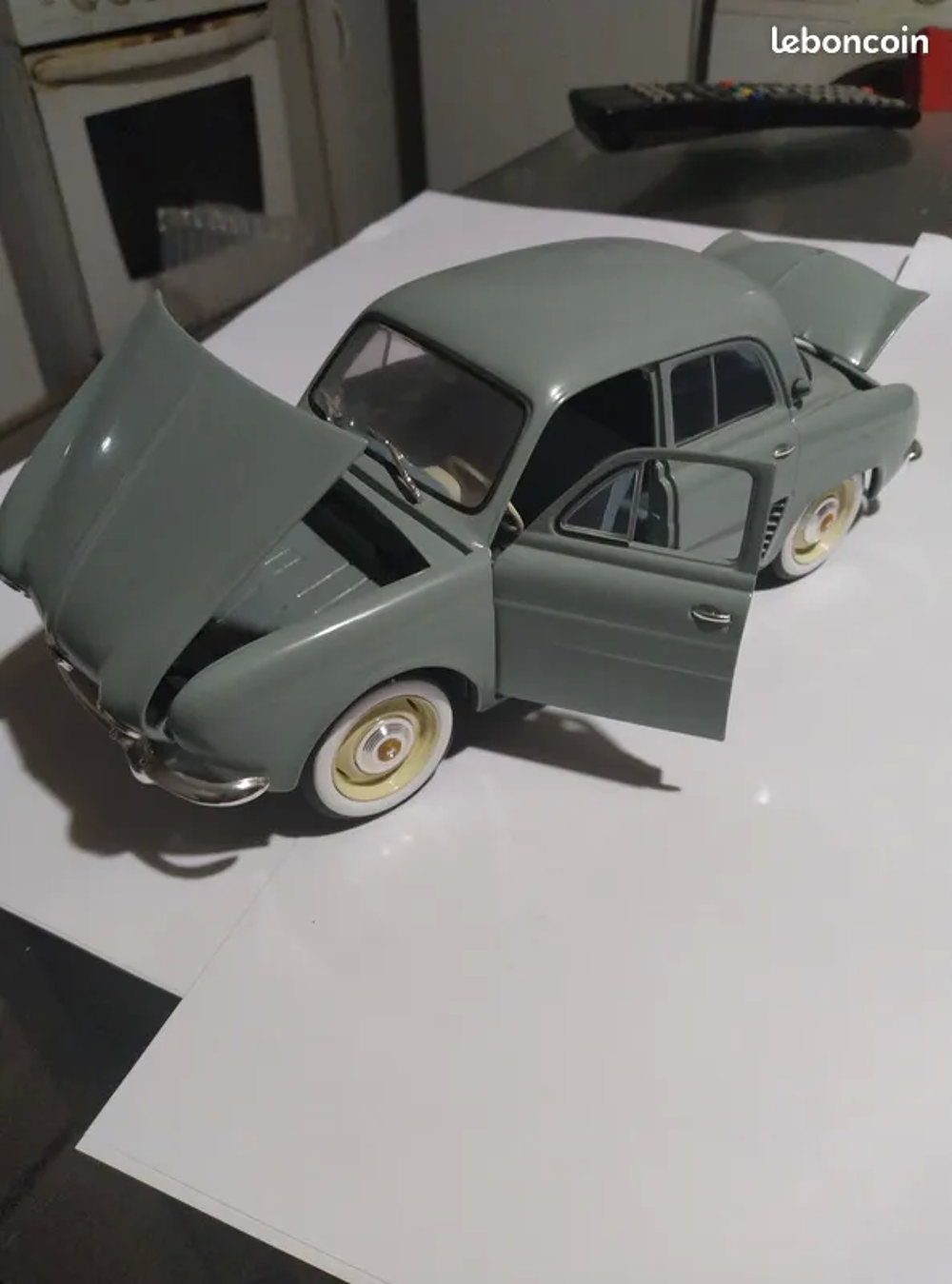 RENAULT DAUPHINE NOREV / COCCINELLE 1/18 