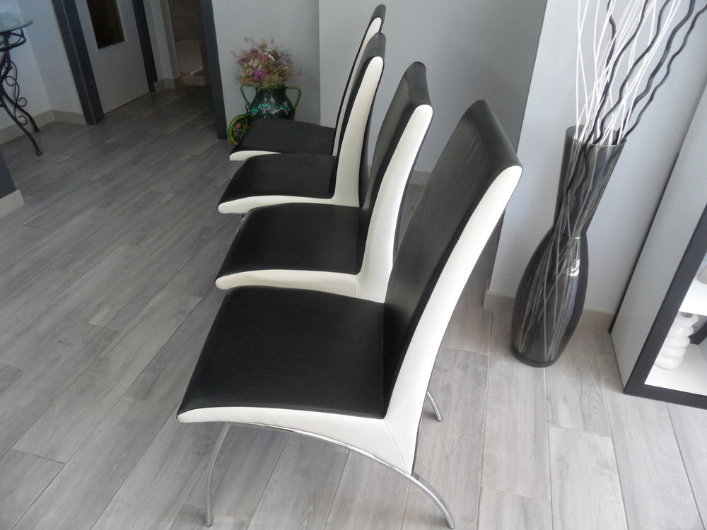 Lot de chaises de tr&egrave;s belle qualit&eacute; et tr&egrave;s beau design Meubles