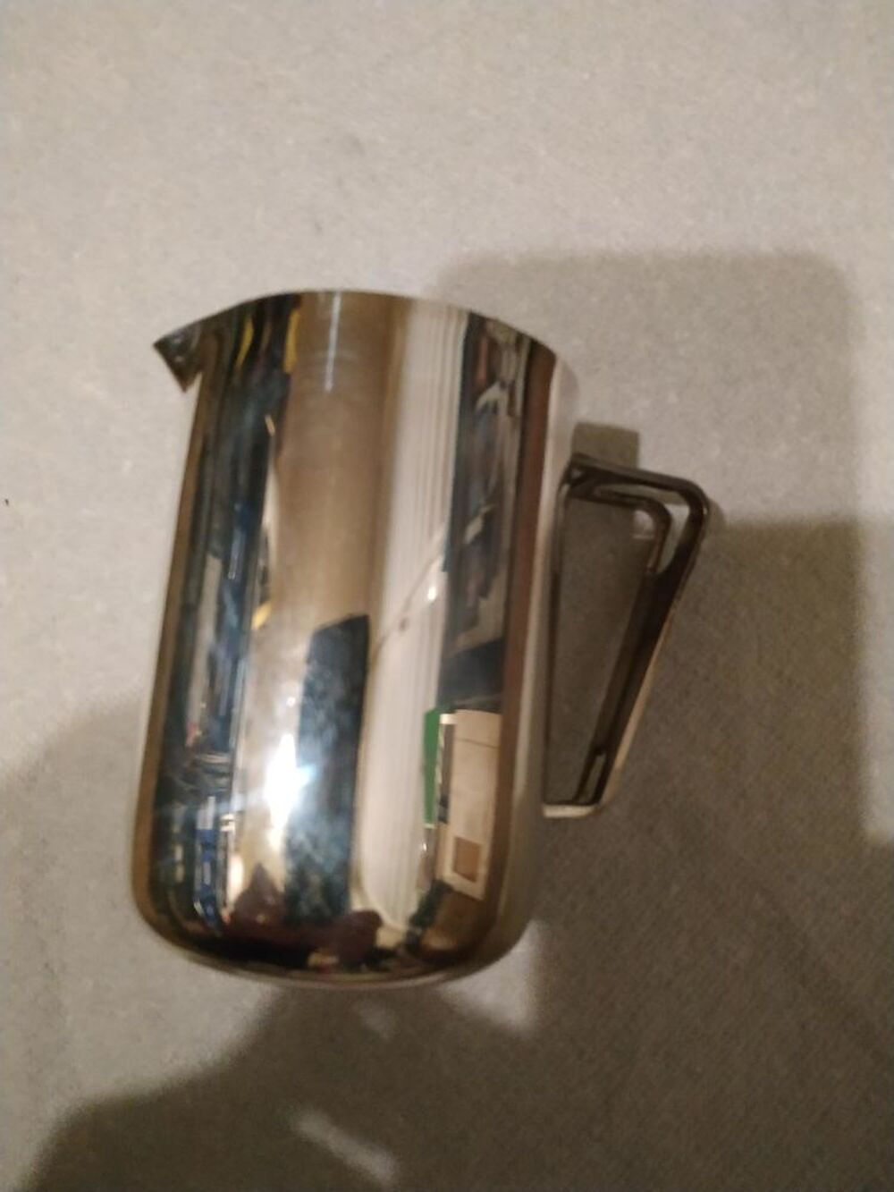 Timbale, pot et coquetier poin&ccedil;onn&eacute;s, en Argent 
